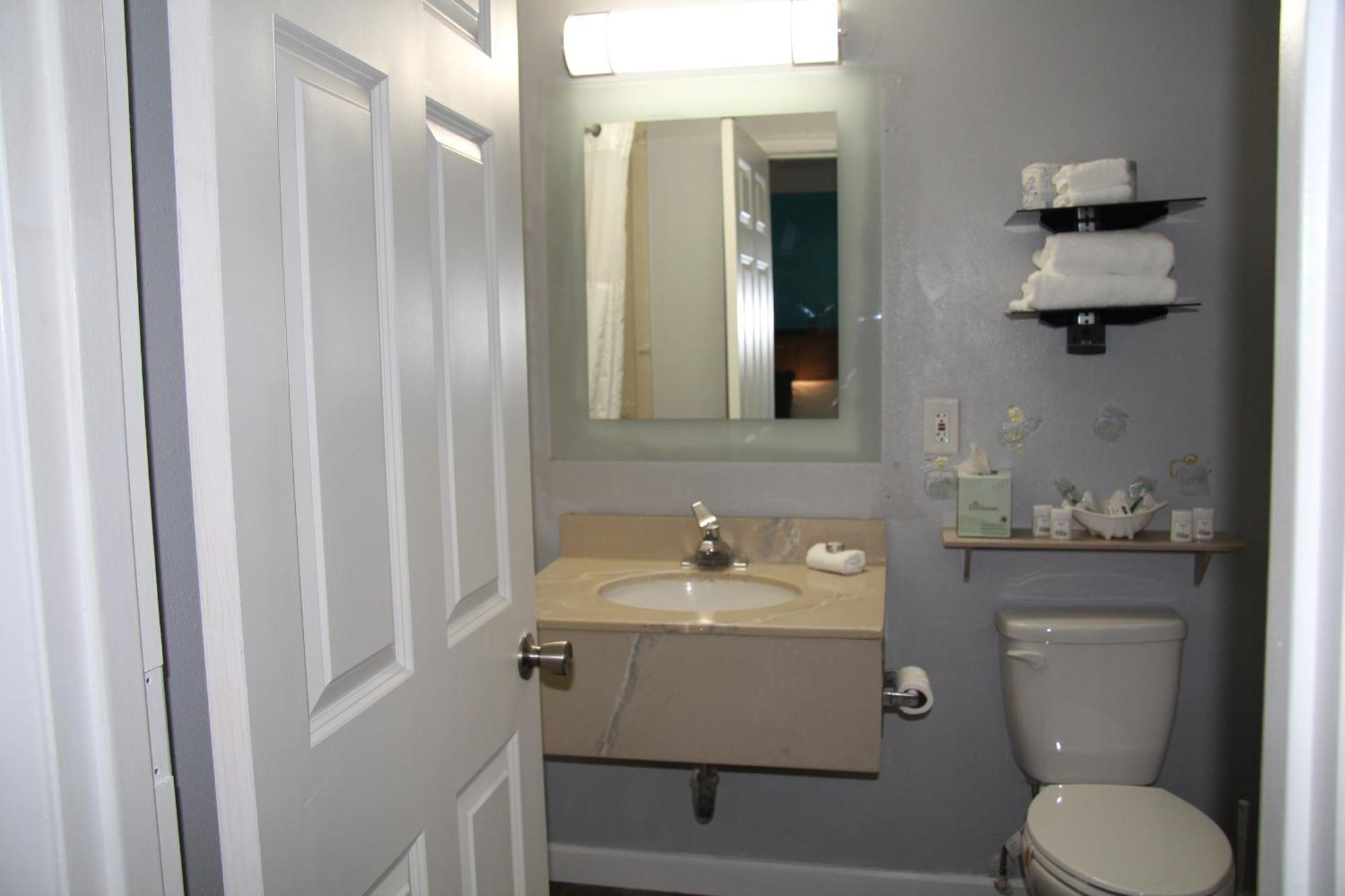 Naval Suites Bremerton Exterior photo